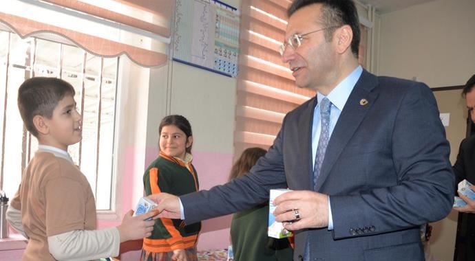 Diyarbakır'da 12 bin 497 öğrenci okul sütünü istemedi! Diyarbakır'da 12 bin 497 öğrenci okul sütünü istemedi!