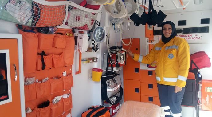 Ambulansta doğum yaptı Ambulansta doğum yaptı