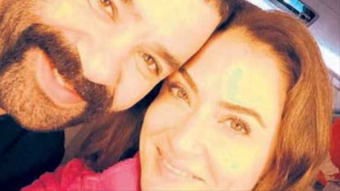 Ceyda Düvenci ile Bülent Şakrak evleniyor Ceyda Düvenci ile Bülent Şakrak evleniyor