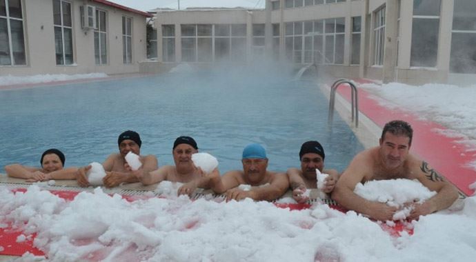 Eksi 10 derece havuz keyfi Eksi 10 derece havuz keyfi