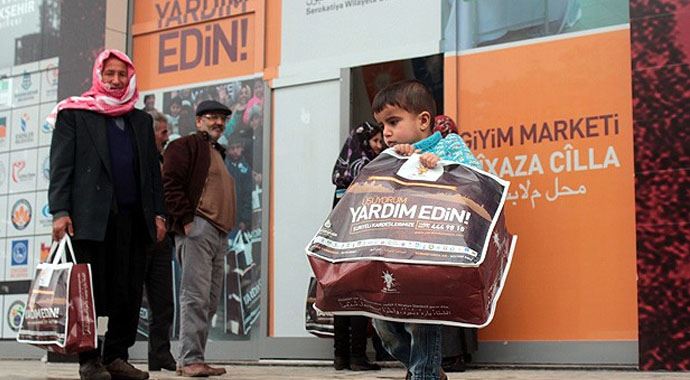İstanbul 20 bin sığınmacıyı giydiriyor İstanbul 20 bin sığınmacıyı giydiriyor