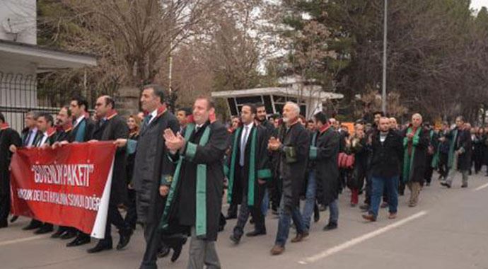 Baro mensuplarından yürüyüş Baro mensuplarından yürüyüş
