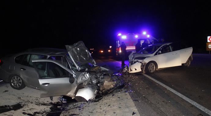 Çanakkale'de arabalar çarpıştı, çok sayıda yaralı var