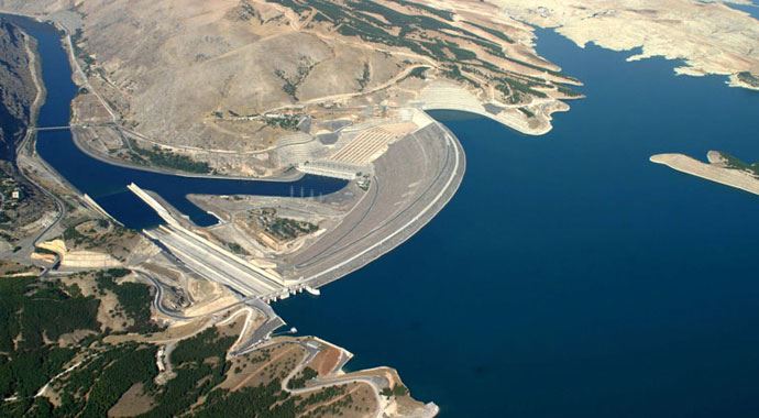 Baraja düşen otomobildeki kadının cesedine ulaşıldı Baraja düşen otomobildeki kadının cesedine ulaşıldı