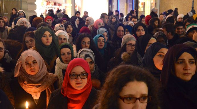 Viyana&#039;da katledilen Müslüman gençlere dua