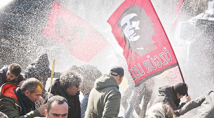 CHP&#039;den seçim ayağı tahrik! Çocuklara isyan çağrısı