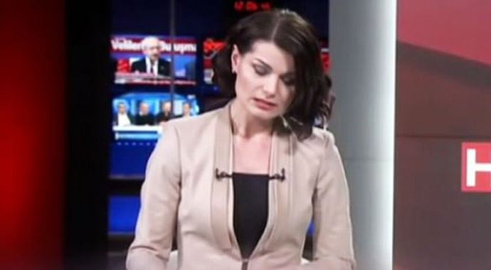 TRT spikeri Özgecan Aslan haberini sunarken ağladı TRT spikeri Özgecan Aslan haberini sunarken ağladı