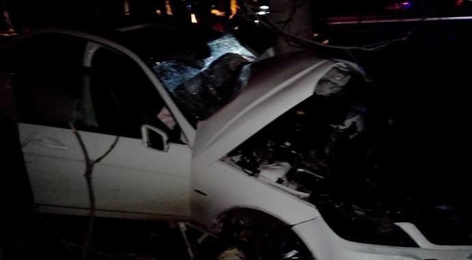 Çorum'da otomobil ağaca çarptı, ölü ve yaralılar var Çorum'da otomobil ağaca çarptı, ölü ve yaralılar var