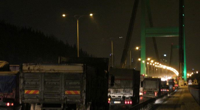 FSM 3,5 saat sonra trafiğe açıldı FSM 3,5 saat sonra trafiğe açıldı