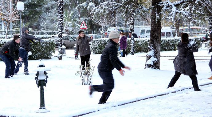Balıkesir'de 10 ilçede okullar tatil edildi