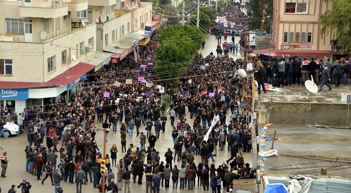 Mersin'de Özgecan için büyük yürüyüş başladı!