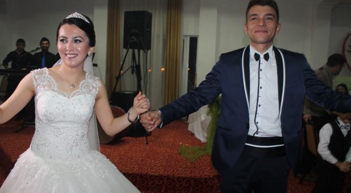 Düğünde davetlileri hayrete düşüren olay