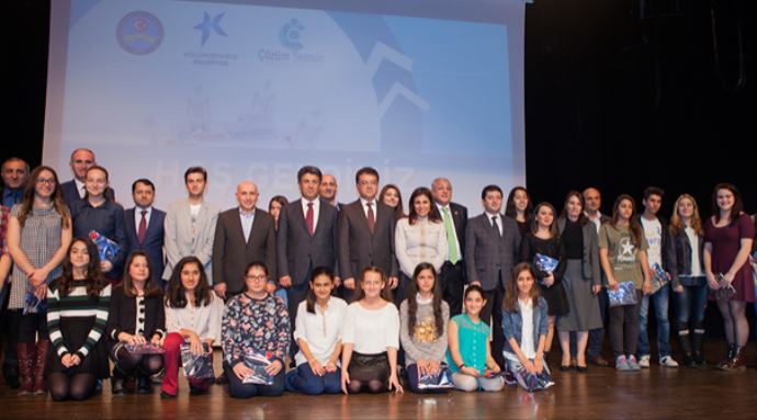 Ünlüler madde bağımlılığını engellemek için biraraya geldi Ünlüler madde bağımlılığını engellemek için biraraya geldi
