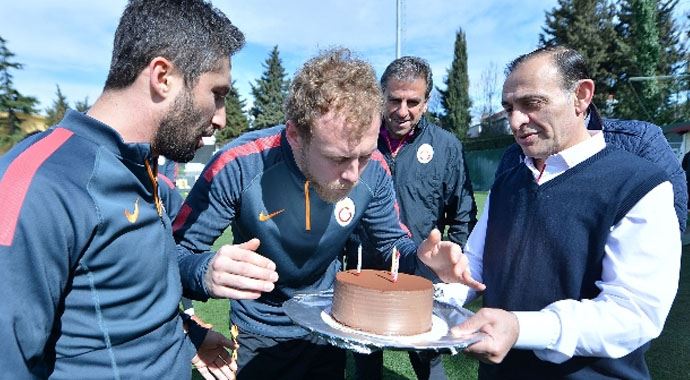 Galatasaray'da sürpriz doğum günü Galatasaray'da sürpriz doğum günü
