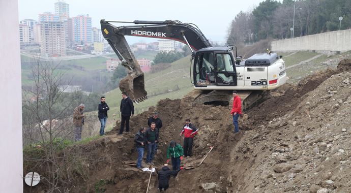 Hafriyat çalışması sırasında tarihi çocuk mezarı bulundu Hafriyat çalışması sırasında tarihi çocuk mezarı bulundu