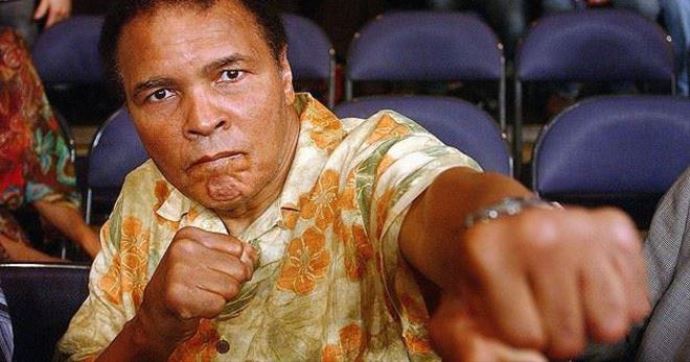 Muhammed Ali&#039;nin eldivenlerine 956 bin dolar