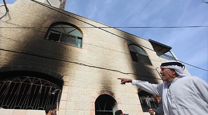 Yahudi yerleşimciler cami kundakladı Yahudi yerleşimciler cami kundakladı
