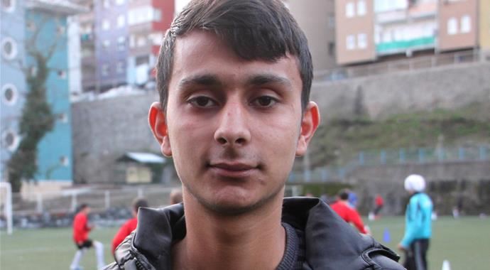 Genç futbolcunun başına bakın ne geldi! Genç futbolcunun başına bakın ne geldi!