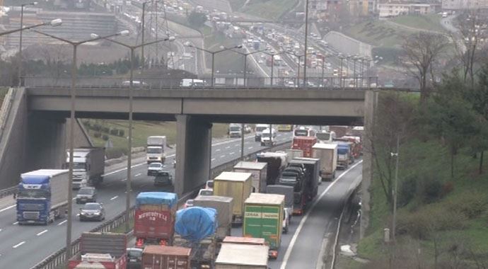 Köprü trafiğini felç eden kaza Köprü trafiğini felç eden kaza