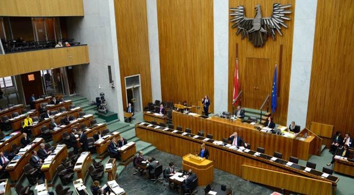 Avusturya&#039;da tartışmalı İslam Yasası kabul edildi