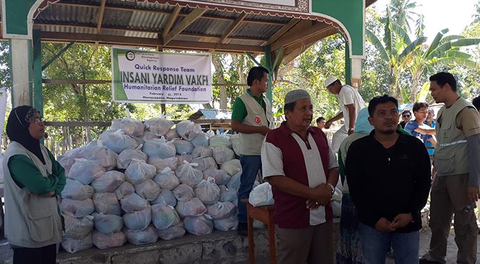 İHH'dan Filipinler'de 700 aileye gıda yardımı İHH'dan Filipinler'de 700 aileye gıda yardımı