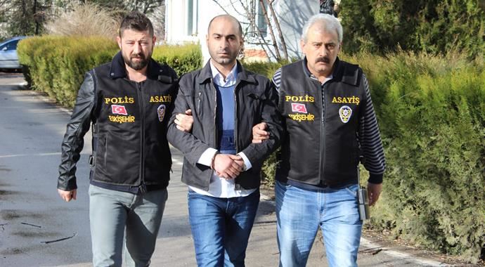 Kaçak katil camide saklanmış Kaçak katil camide saklanmış