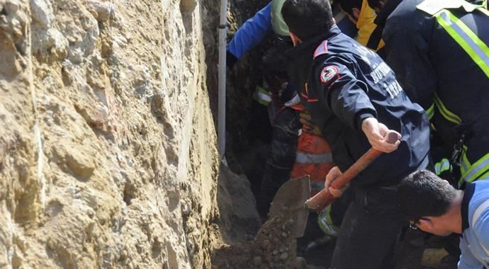 Göçük altında kalan işçi öldü Göçük altında kalan işçi öldü