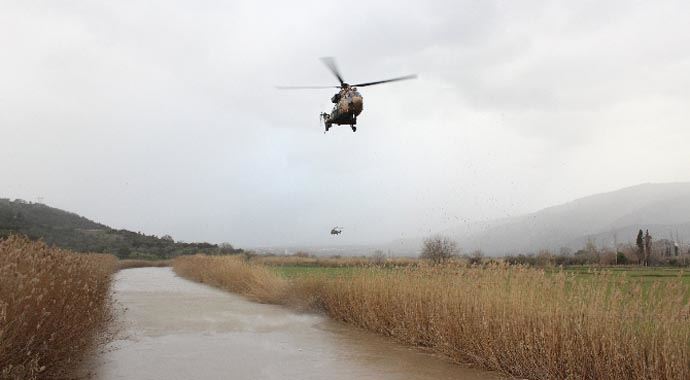 Kayıp pilot için 3 helikopter havalandı