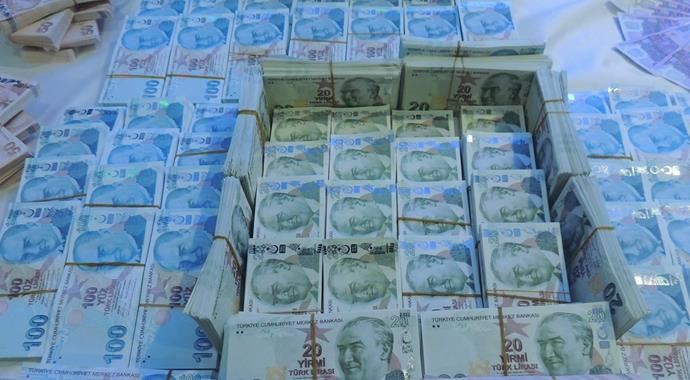 İstanbul'da 1 buçuk milyon lira sahte para ele geçirildi İstanbul'da 1 buçuk milyon lira sahte para ele geçirildi