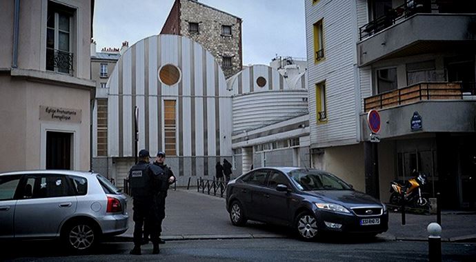Fransa'da askere saldırı: 2 yaralı Fransa'da askere saldırı: 2 yaralı