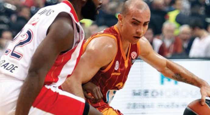 Galatasaray yıldız isim hastaneye kaldırıldı! Galatasaray yıldız isim hastaneye kaldırıldı!
