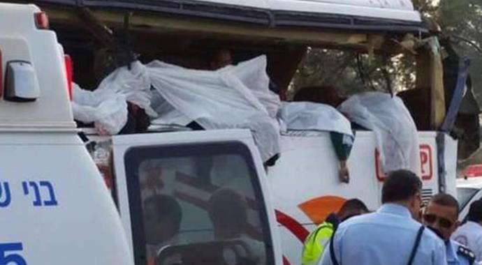 Mescid-i Aksa dönüşü feci kaza: 8 kadın öldü Mescid-i Aksa dönüşü feci kaza: 8 kadın öldü