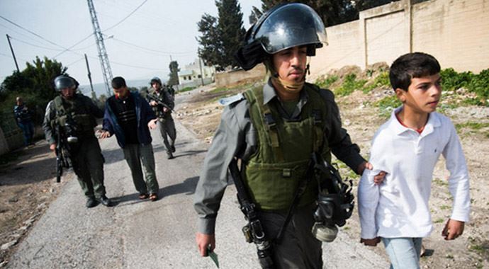 İsrail askerleri 11 çocuğu gözaltına aldı! İsrail askerleri 11 çocuğu gözaltına aldı!