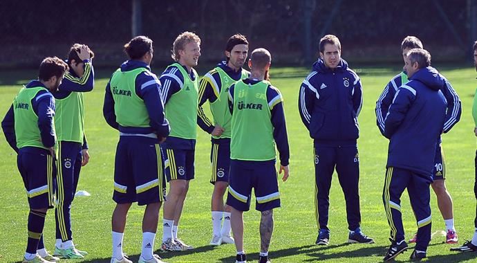 Fenerbahçe'de Trabzonspor mesaisi başladı Fenerbahçe'de Trabzonspor mesaisi başladı