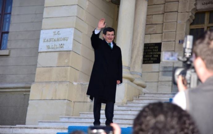 Davutoğlu'ndan o çocukklara 'bilgisayar' sözü Davutoğlu'ndan o çocukklara 'bilgisayar' sözü