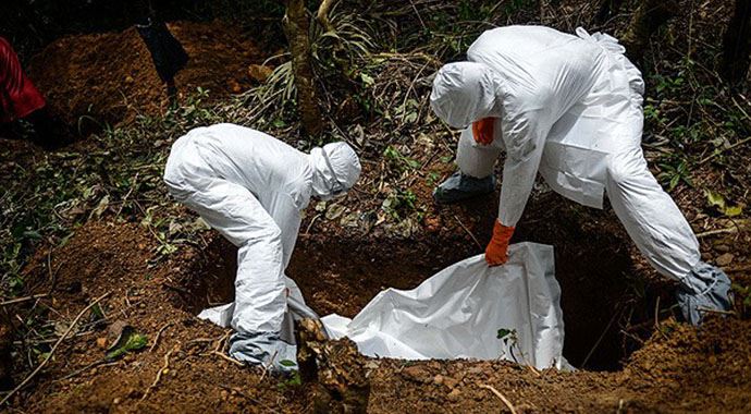 Ebola nedeniyle hayatını kaybedenlerin sayısı 9 bine ulaştı Ebola nedeniyle hayatını kaybedenlerin sayısı 9 bine ulaştı