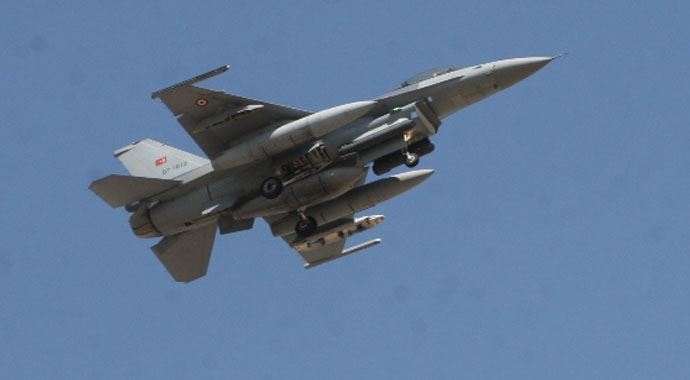 Türk jetlerine Yunan tacizi