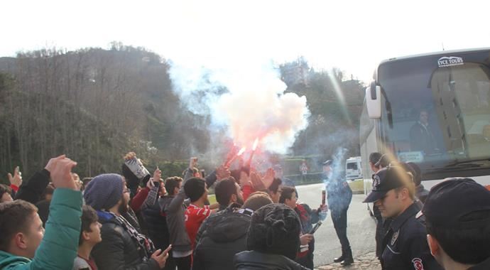 Beşiktaş'a Rize'de kemençe ve Tulumlu karşılama Beşiktaş'a Rize'de kemençe ve Tulumlu karşılama
