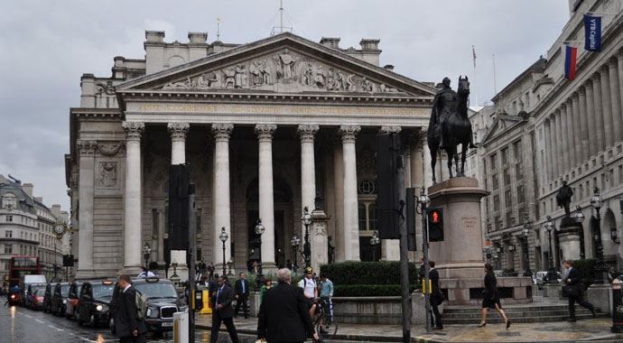 İngiltere'nin 'Merkez'i de değişikliğe gitmedi İngiltere'nin 'Merkez'i de değişikliğe gitmedi