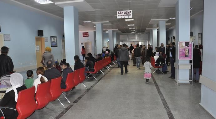 Meslektaşları darp edilen doktorlar iş bırakma eylemi yaptı