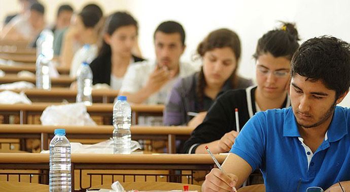 Başbakan Davutoğlu&#039;ndan YÖK&#039;e harç talimatı