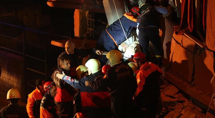 Mersin Valisi'nden çöken bina ile ilgili açıklama! Mersin Valisi'nden çöken bina ile ilgili açıklama!