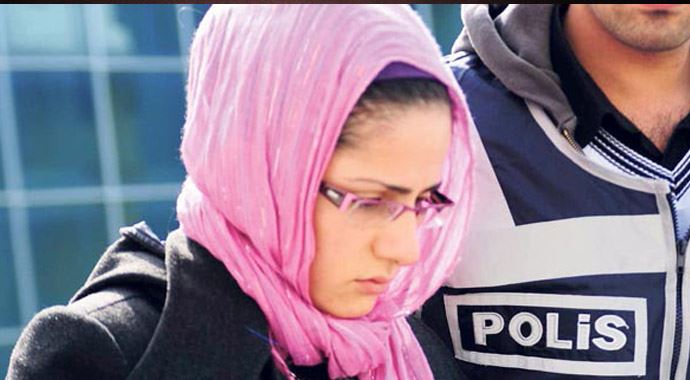 Kocasını ütü kablosuyla boğdu, beraat etti Kocasını ütü kablosuyla boğdu, beraat etti
