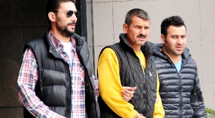 25 yıllık arkadaşının ölümüne sebep olan sanık mahkemeyi 2'ye böldü 25 yıllık arkadaşının ölümüne sebep olan sanık mahkemeyi 2'ye böldü