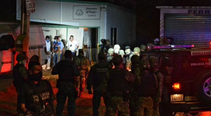 Çarşaflara sarılı 61 ceset bulundu Çarşaflara sarılı 61 ceset bulundu