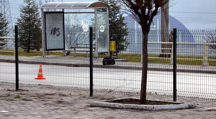 Otobüs durağında bomba paniği! Otobüs durağında bomba paniği!
