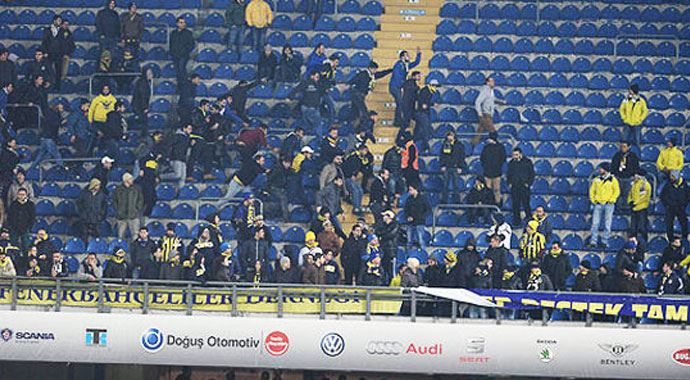 Fenerbahçeliler birbirine girdi Fenerbahçeliler birbirine girdi