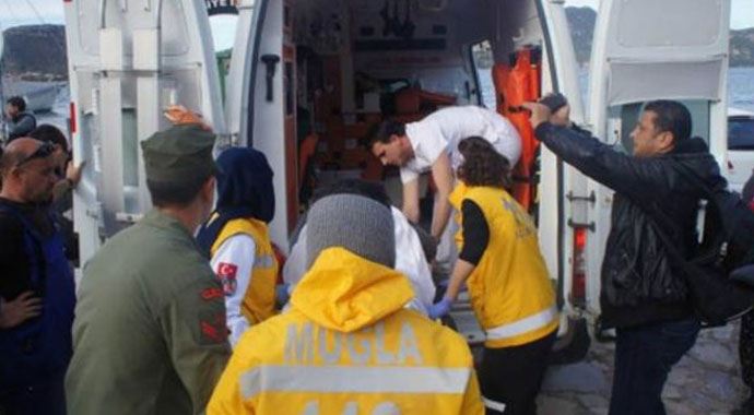 Marmaris&#039;te göçmen teknesi battı: 7 ölü