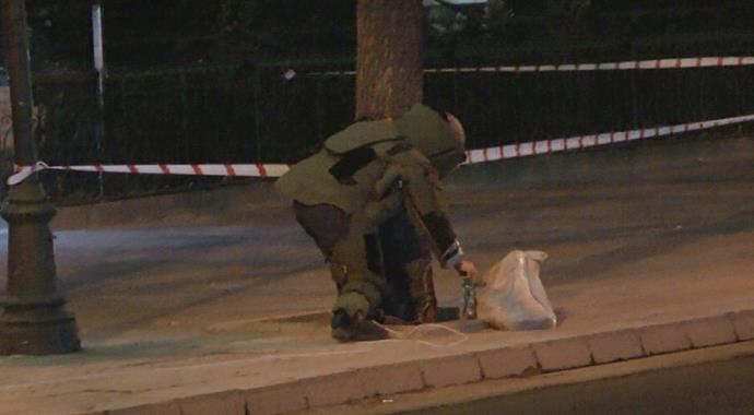 Orduevi önünde bomba paniği! Orduevi önünde bomba paniği!