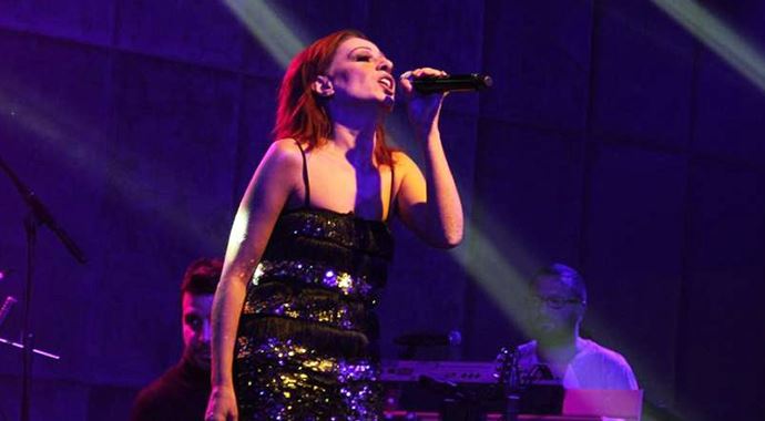 Bursa'da Yıldız Tilbe rüzgarı Bursa'da Yıldız Tilbe rüzgarı
